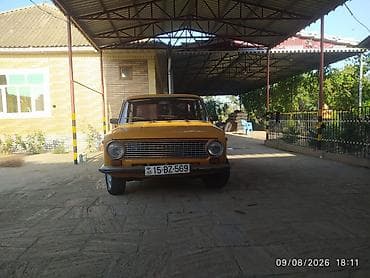 det 75: VAZ 2101 “Jiquli” sedan – sarı rəng Xüsusiyyətlər: - Kuzov: 4 qapılı — 2