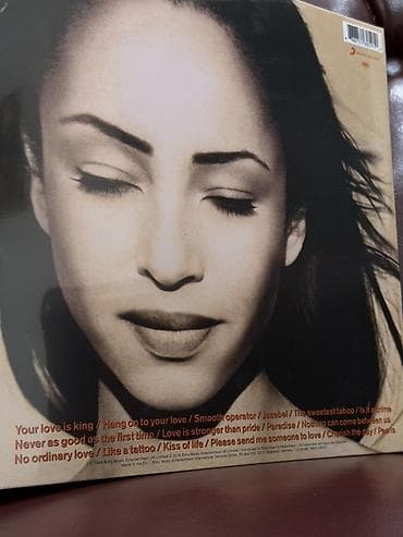 Виниловые пластинки: Məhsul: Vinil lövhə (LP) – “The Best of Sade” Format və buraxılış: - — 3
