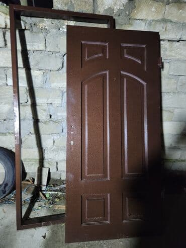 Metal qapı dəsti - Material: polad/metal qapı vərəqi və metal qutu