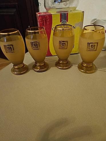 Tek tek olan qablardı Hamsın birlikde satıram 12 man. elmler — 4