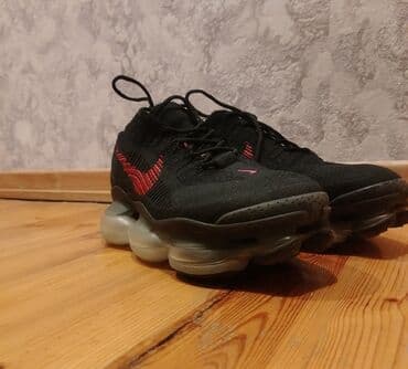 idman kişi şortları: Nike kişi idman krossovkaları - Rəng: qara, yanlarda qırmızı/çəhrayı — 3