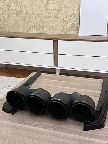 bmw x1: Akrapovič karbon uclu egzoz başlıqları (4 ədəd) və arxa difuzor — 2