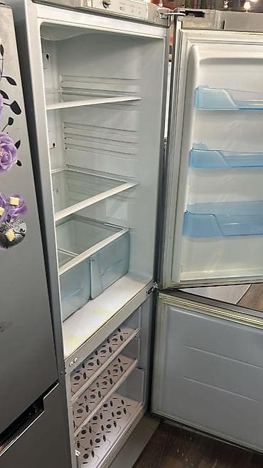 Ikki qapılı soyuducu – altda dondurucu bölmə - Rəng: gümüşü (inox