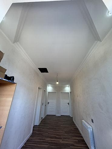 Mənzillər: Satılır: həyət evi və torpaq sahəsi - Tikili: 1 mərtəbəli, kürsülü — 4