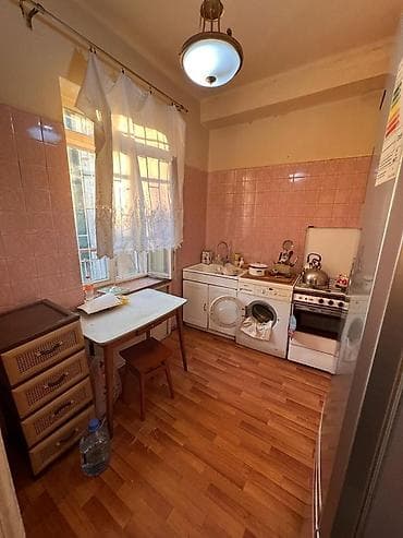 Qarajlar: 🏠 28 Mayda Sərfəli Kirayə Mənzil – Mərkəzdə Yaşamaq İmkanı! 📍 Ünvan — 10