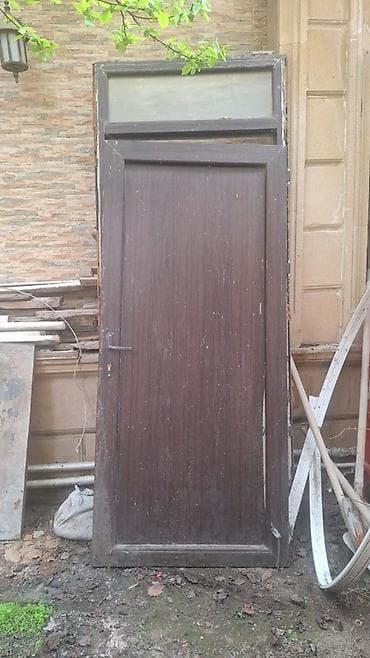 taxda qapl: Plastik qapi 250/100sm 100azn Varovski 0404 leli Taxta giriş/qapı — 1