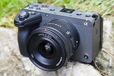 hdm: Sony Alpha Cinema Line FX30 kamera + Sony E PZ 10-20mm f/4 G obyektiv — 1