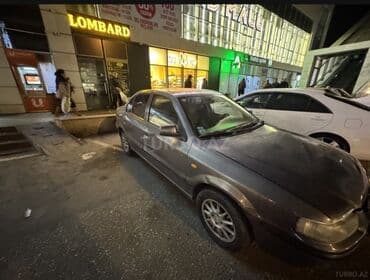 Digər nəqliyyat: Nissan Primera sedan - Kuzov: 4 qapılı sedan, tünd boz rəng - Nömrə — 3