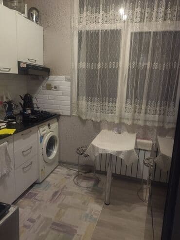 1 otaqli kiraye: Mənzil – zövqlə təmir olunmuş, işıqlı və rahat plan. - Geniş zal — 3