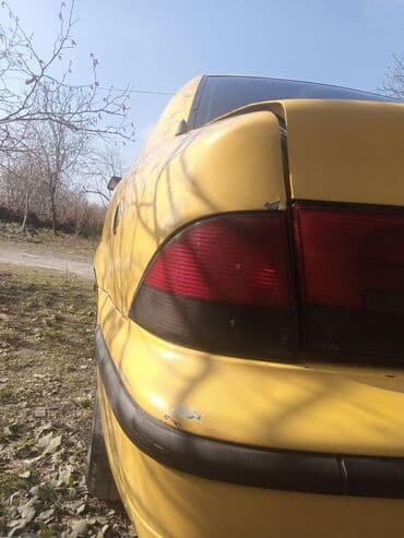 xacmazda ucuz avtomabiller: Avtomobil: Sarı rəngli sedan, Azərbaycan qeydiyyat nişanı 15-BV-659 — 5