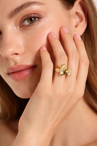 Çantalar: Dəstə daxildir: Üzük, Sırğa, Sarı qızıl, 585 Əyar, 9 g — 3