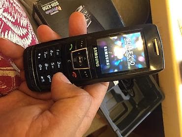 ps 3 100 azn: Samsung E250, rəng - Qara — 2