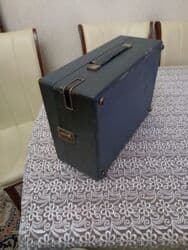 pul daxılı: Kompakt çamadan tipli mexaniki patefon. Xüsusiyyətlər: - Qol ilə — 7