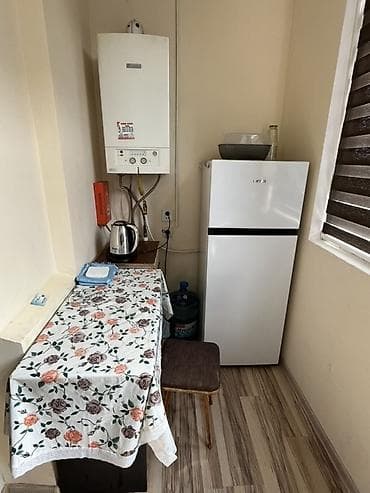 əcəmi evlər: Bəy otaq yoldaşı axtarılır. Qiymət: kommunal daxil 180 AZN Yerləşmə — 3