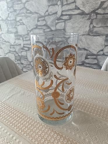 lilya gulu: Bir vaza — 2