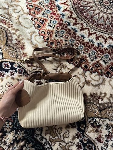 Qadın çanta dəsti 1 ci sekilde ki, çanta yenidir 1 defe istifade