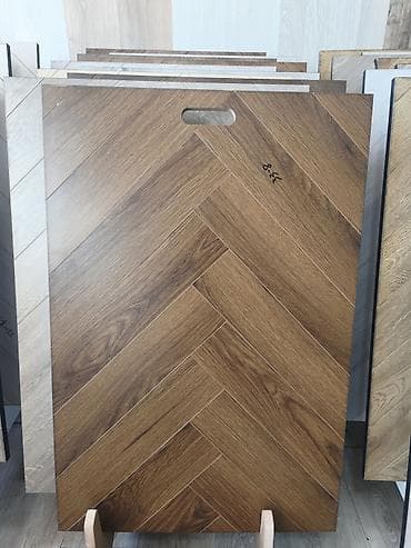 Parket/laminat nümunəsi – “balıq sümüyü” (herringbone) döşəmə dizaynı — 1