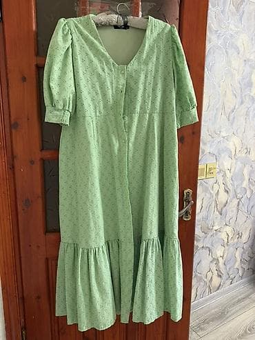 Cinslər: Yüngül yay paltarı – açıq yaşıl rəngdə, güpür/ajurlu naxışlı parça. - — 1