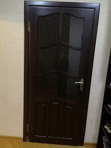 siniq ekran sekilleri: 4 ədəd qapi satılır.2 ədəd şüşəli,2 ədəd sadə qapı.Qapılar — 2