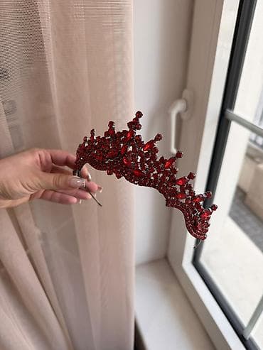 Аксессуары: Şəkildəki tac və aksesuarlar az işlənib, 10-20manat aralığıdır — 6