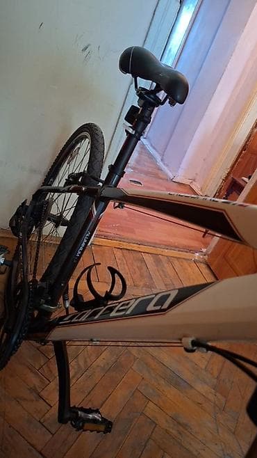 sport velosiped: Carrera Crossfire hibrid/trekkinq velosipedi — 1