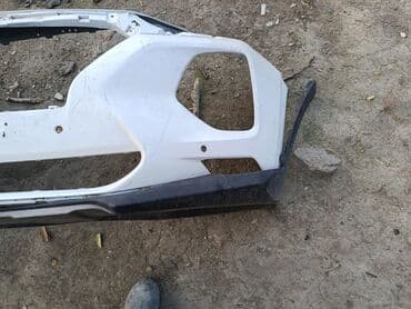 Avtomobil ön bamperi - Rəng: ağ üst hissə, qara alt ətəklik -