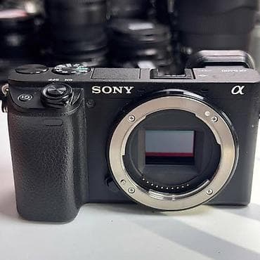 Sony Alpha a6400 (gövdə) - APS‑C Exmor CMOS sensoru (24.2 MP) –
