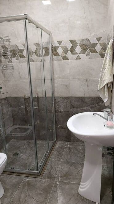 qubada kirayə ev: Mənzil yenicə təmir olunub.Bütün otaqlarda pəncərə və ilk işıq var — 5