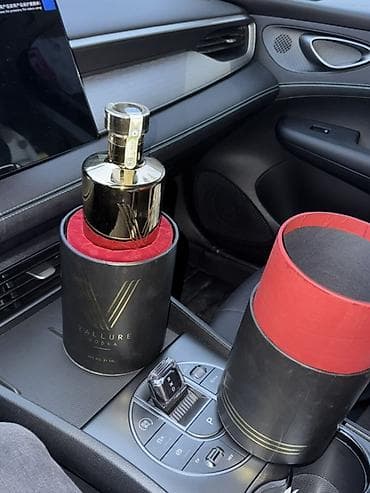 edava qablari: Məhsul: Vallure Vodka – premium votka Təsvir: - Şüşə: Qızılı rəngli — 2