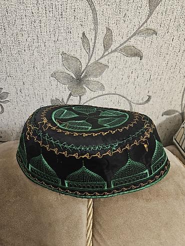 kişi idman papaqları: Əllə işlənmiş naxışlı araxçınlar bir eded 6 man. elmler — 3