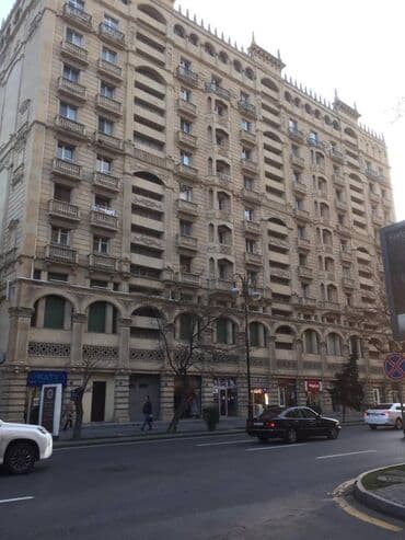 union park 7 mikrorayon kiraye evler: Bayilda 10 mertebeli binanın 7-ci mərtəbəsində yerləşən ümumi sahəsi — 8