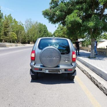 запчасти тойота прадо 120: Chevrolet Niva, boz rəngli kompakt yolsuzluq avtomobili. Texniki — 2