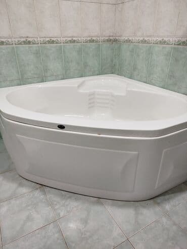 Metal məhsulları: Bucaqlı akril vanna – künc üçün - Forma: üçbucaq/künc tipli, sağ-sol — 1