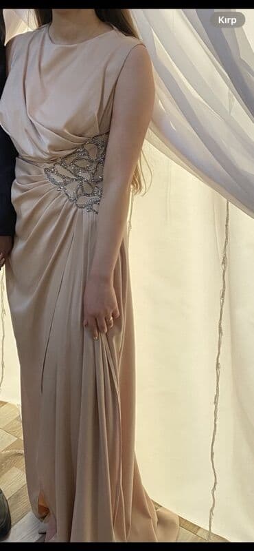 женские платья из замши: Qadın geyimləri dəsti 1) Qırmızı qısa don - A-kəsim, dizüstü uzunluq — 2