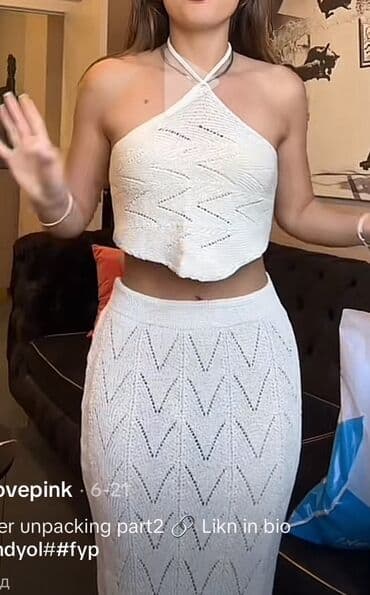 Yenidi geyinilmeyib, astarsizdir