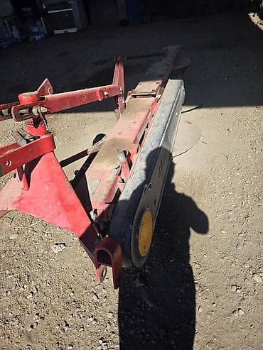 t 40 matoru: Kənd təsərrufatı texnikası qabağ işlək vəziyətdədi.qabağ təkərləri — 4