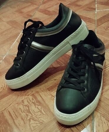 Ölçü: 39, rəng - Qara, İşlənmiş