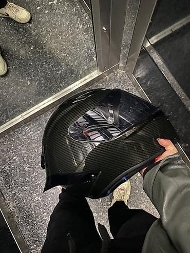 motolar: AGV tam üzlü motosiklet kaskı – karbon lif örtüklü, qara rəng — 1