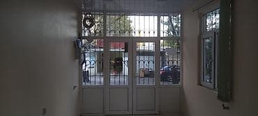 Kiralık iş/kommersiya sahəsi – küçəyə çıxışı olan açıq plan otaq - — 3