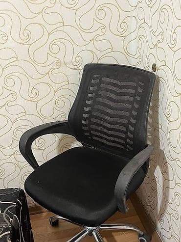 kompyuter stullari: Ofis kreslosu.Yaxşı vəziyyətdədir, səliqəli istifadə olunub.Xırdalan — 1