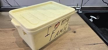 Семена: Plastik saxlama qutusu – qapaqlı, krem-sarı rəngdə. Xüsusiyyətlər: - — 4