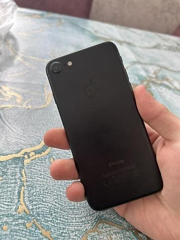 2 ci el laptop: IPhone 7, 32 GB, Qara — 2