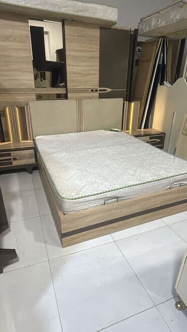 белая мебель в спальне: Двуспальная кровать, Шкаф, Комод, Трюмо — 5