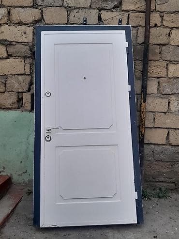 qapi: Safe qapıdır. Real alıcıya endirim var. Təcili satılır. Ağ rəngli — 1