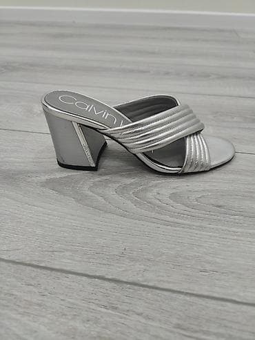 Basanoşka və səndəllər: Calvin Klein qadın açıq burunlu məkasin-sandal. - Rəng: metalik gümüş — 2
