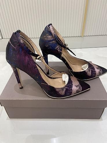 Tuflilər: Brend Call lt Spring - Kanada. 220 AZN - ə alınıb. 1 dəfə toya — 2