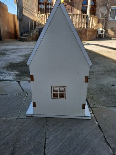 pişiy evi: Ağ rəngdə,su keçirməyən materialdan hazırlanmış it/pişik evi. Həm — 3