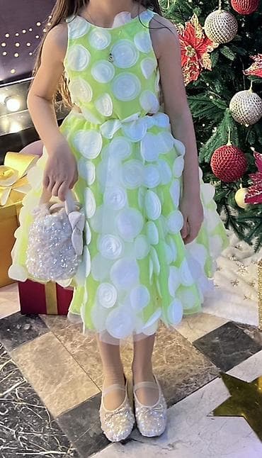 Uşaq üçün don,8-9 yaw,100 azn alinib,1 defe geyinilib