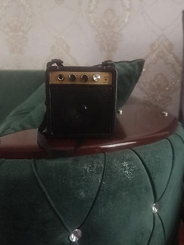 ses guclendirici usilitel: Mini portativ səs gücləndirici/kolonka - Kompakt kvadrat korpus, ön — 3