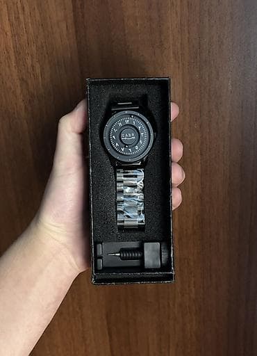 Yeni, Qol saatı, rəng - Qara